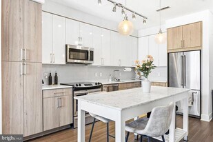 145 Riverhaven Dr in Oxon Hill, MD - Building Photo