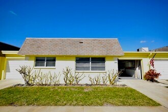 7057 Versailles in Pinellas Park, FL - Building Photo - Building Photo