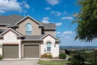222 Aria Rdg in Austin, TX - Foto de edificio - Building Photo