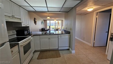 1085 Forest Lakes Dr in Naples, FL - Building Photo - Building Photo