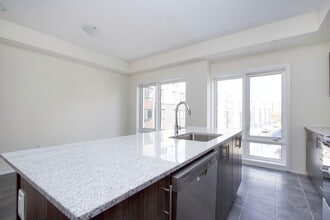 165 Tapscott Rd in Toronto, ON - Building Photo - Building Photo