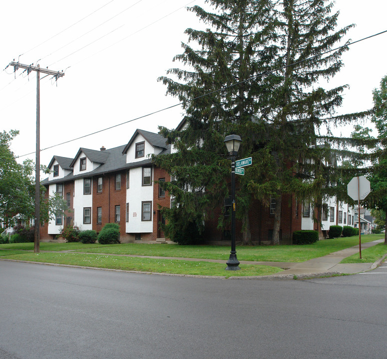 242-252 Delaware Rd in Kenmore, NY - Foto de edificio