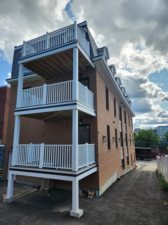 191 Main St, Unit 2