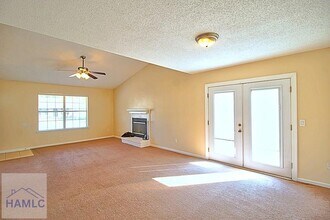 664 Windward Dr in Hinesville, GA - Foto de edificio - Building Photo