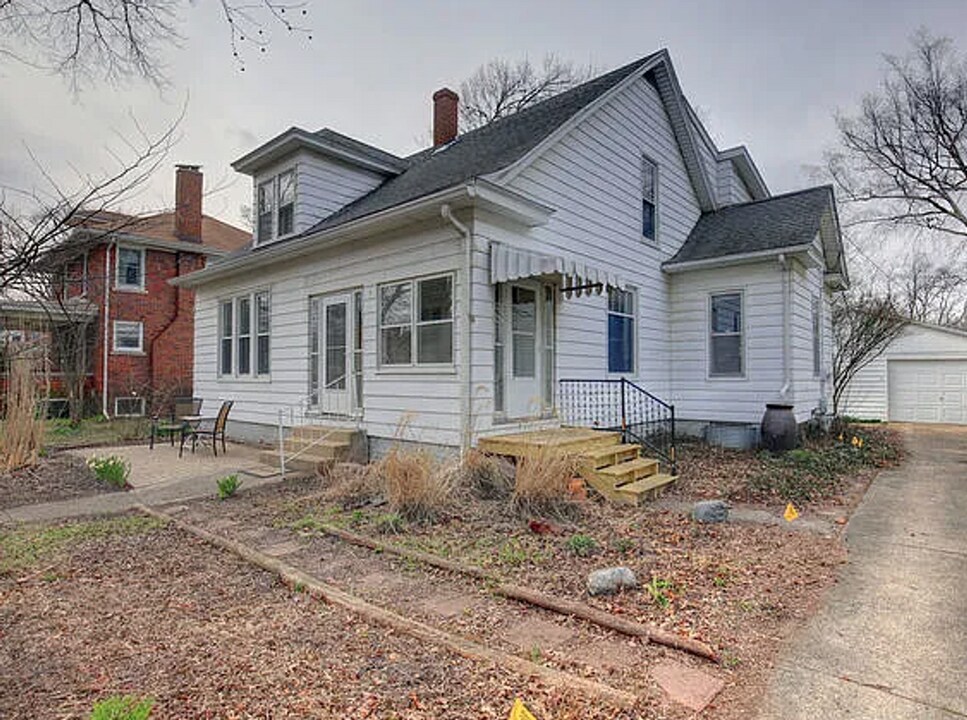 606 W Iowa St in Urbana, IL - Building Photo