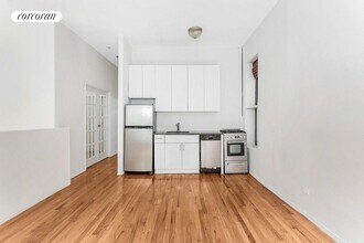 234 E 50th St in New York, NY - Building Photo - Building Photo