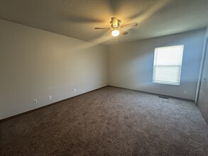1302 Hollyhock Dr in Cameron, MO - Building Photo - Building Photo