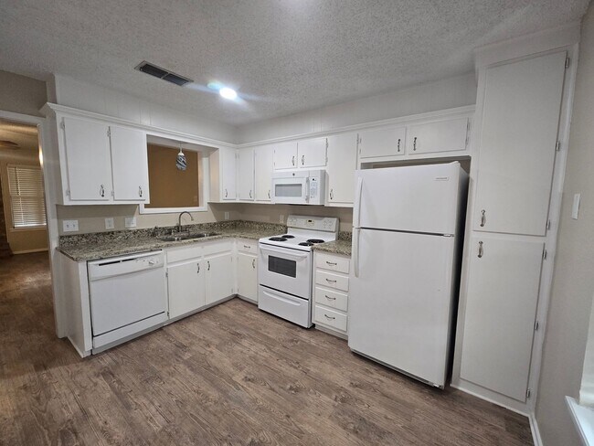 5911 13th St in Lubbock, TX - Building Photo - Building Photo
