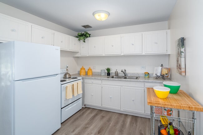 Scenic Tree Rentals in Palos Hills, IL - Building Photo - Interior Photo