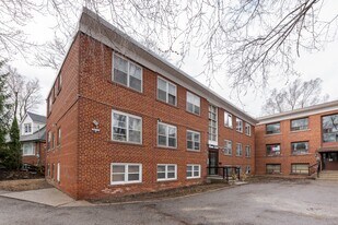 330 Chisholm Ave in Toronto, ON - Building Photo