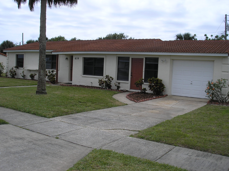 614 Flamingo Dr in Ormond Beach, FL - Building Photo