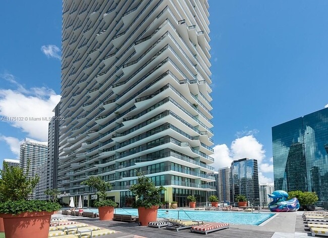 1300 S Miami Ave, Unit PH4909 in Miami, FL - Building Photo - Building Photo
