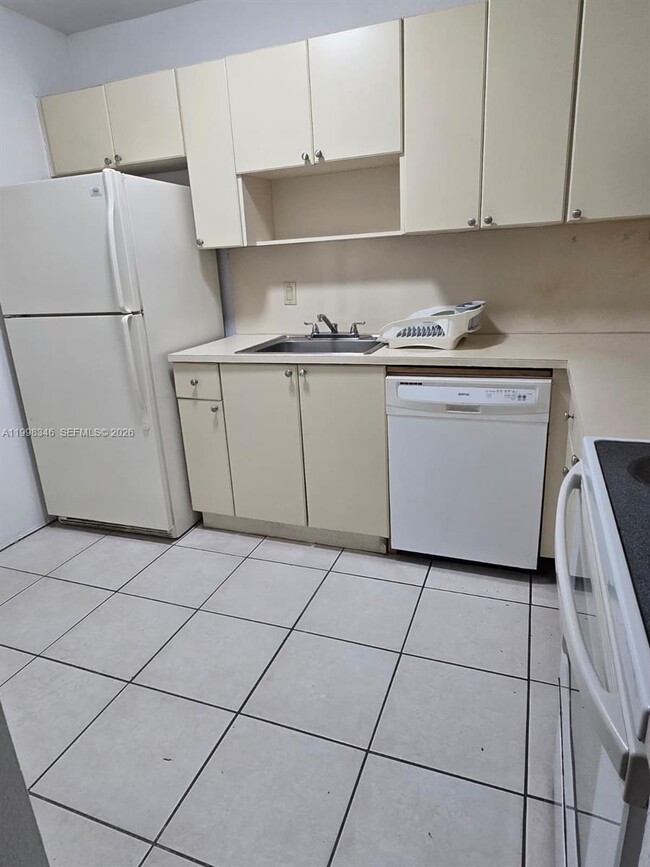 9972 SW 88th St in Miami, FL - Building Photo - Building Photo