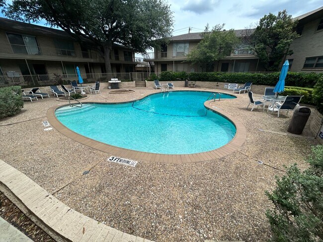 11104 Valleydale Dr in Dallas, TX - Building Photo - Building Photo