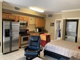 221 Lexington Ave, Unit 317 in San Antonio, TX - Building Photo