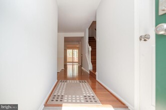 5725 Walnut Wood Ln in Burke, VA - Building Photo - Building Photo