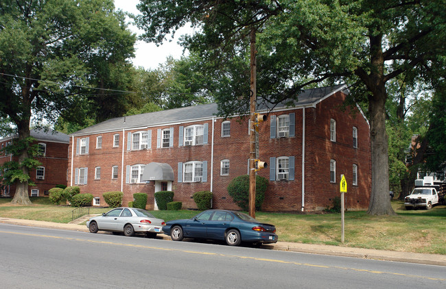 Westover Apartments in Arlington, VA - Building Photo - Building Photo