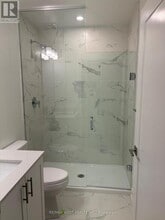 705 Davis Dr in Newmarket, ON - Building Photo - Building Photo