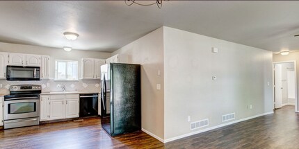 747 Ponderosa Dr in Windsor, CO - Building Photo - Building Photo