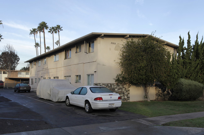 2265 Maple St in Costa Mesa, CA - Foto de edificio - Building Photo