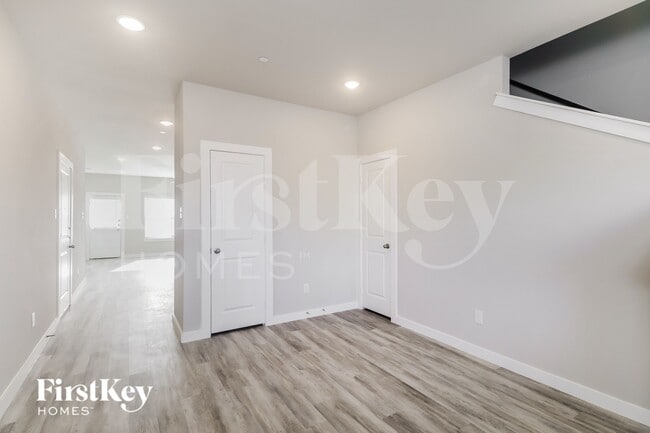 332 Niki Dr in Lewisville, TX - Foto de edificio - Building Photo