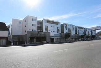 Legado Encino in Encino, CA - Foto de edificio - Building Photo