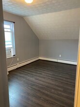198 Tecumseh St, Unit 3rd floor in Fall River, MA - Foto de edificio - Building Photo