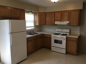 2114 Kenyon St in Louisville, OH - Building Photo - Building Photo