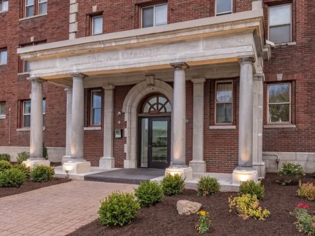253 Alexander St in Rochester, NY - Building Photo - Building Photo