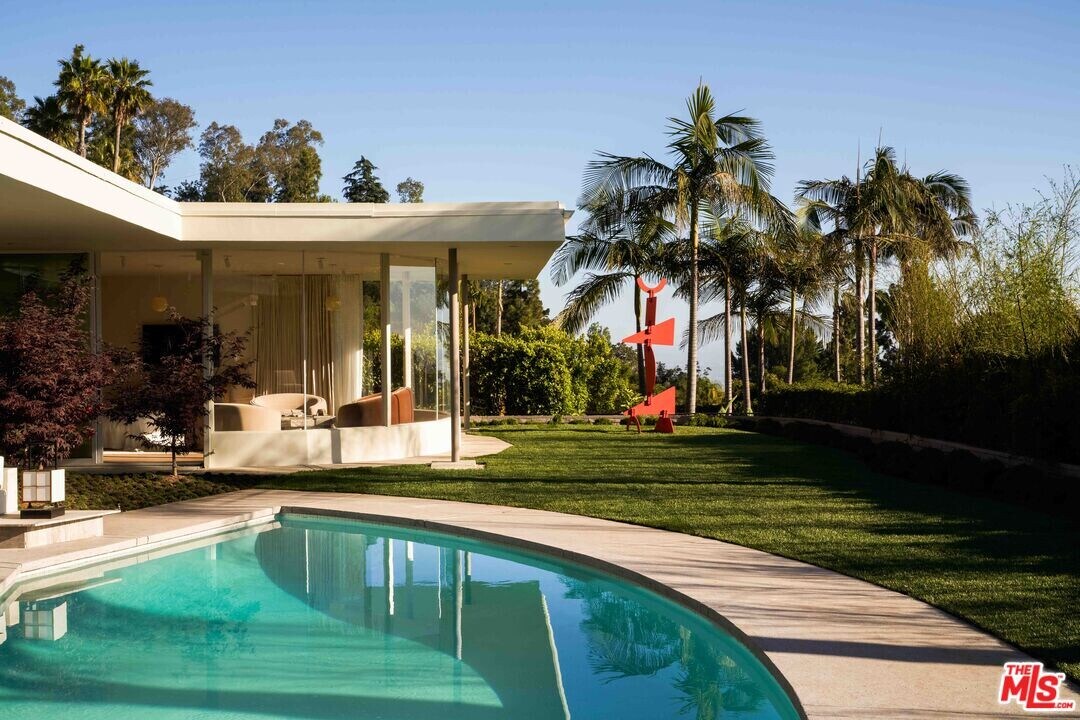 1865 Loma Vista Dr in Beverly Hills, CA - Building Photo