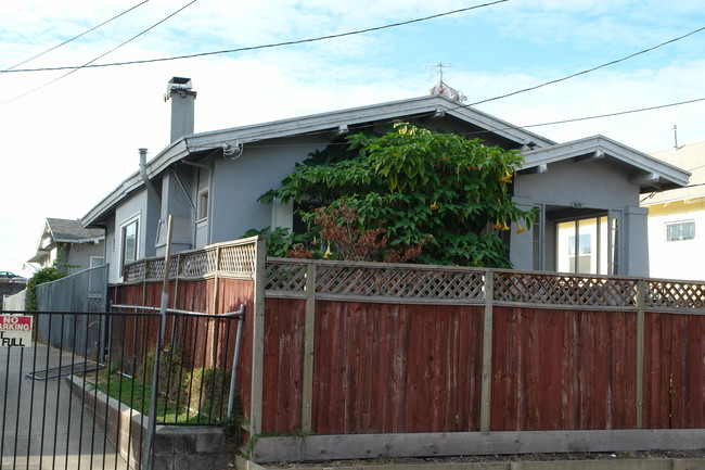 829 37th St in Oakland, CA - Foto de edificio - Building Photo