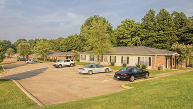 Cottonwood Estates Apartments in Covington, TN - Building Photo - Building Photo