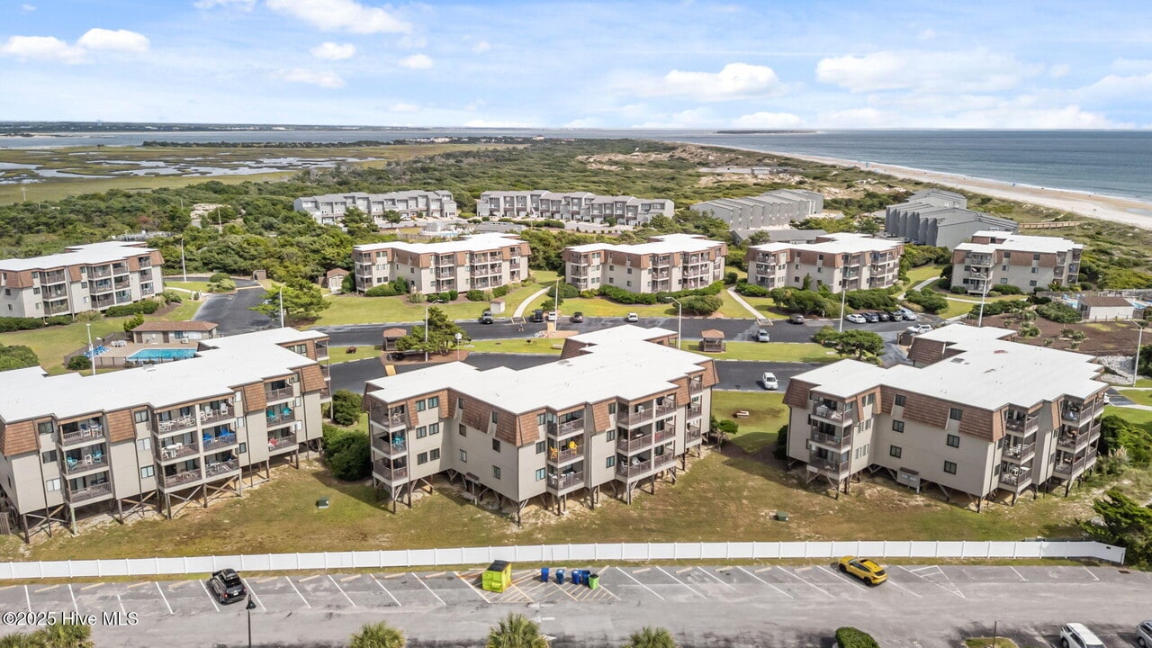 2008 E Fort Macon Rd in Atlantic Beach, NC - Building Photo