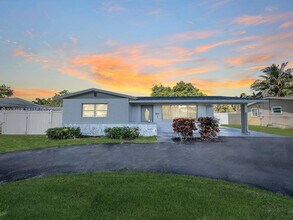 5051 SW 93rd Ave in Cooper City, FL - Building Photo - Building Photo