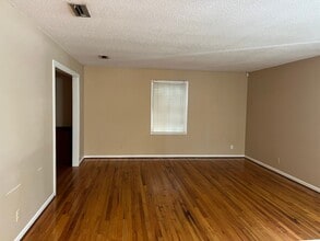 110 Laurel Cir in Enterprise, AL - Building Photo - Building Photo