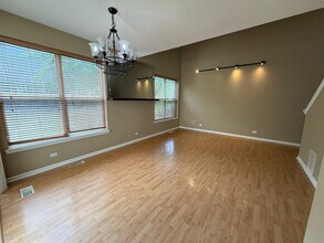 2376 Sunrise Ct in Aurora, IL - Building Photo - Building Photo