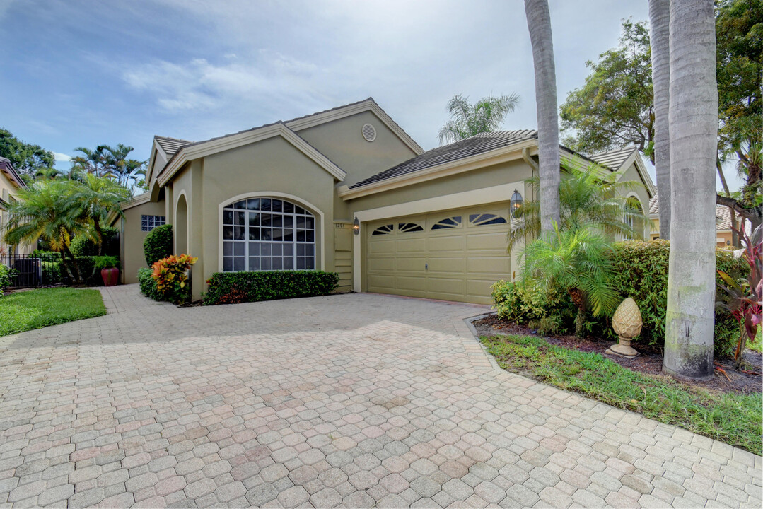 3294 NW 53rd Cir in Boca Raton, FL - Foto de edificio