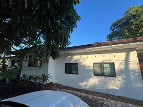 3371 SW 22nd St in Fort Lauderdale, FL - Foto de edificio - Building Photo