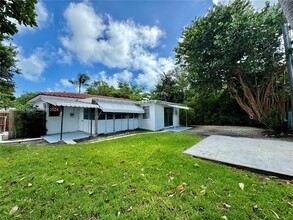 738 Fernwood Rd in Key Biscayne, FL - Building Photo - Building Photo