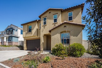 8621 Lake Ashmere Dr in San Diego, CA - Foto de edificio - Building Photo