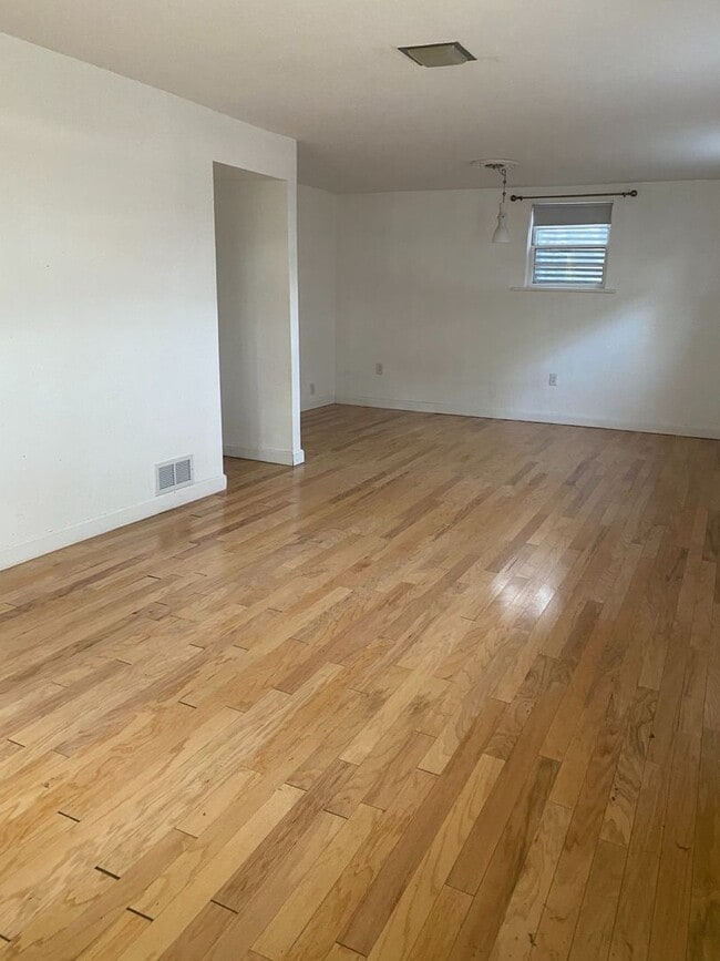 property at 207 E Avenue B