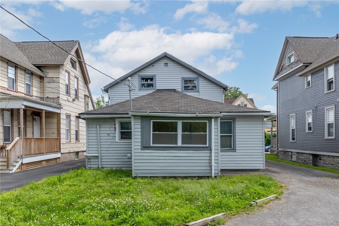 675 S Clinton Ave in Rochester, NY - Building Photo