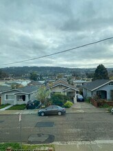3907-3909 Nevil St in Oakland, CA - Foto de edificio - Building Photo