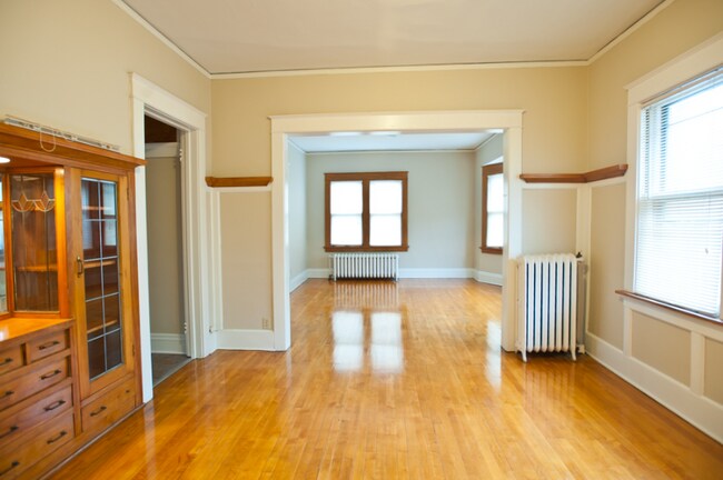 1704 E Locust St in Milwaukee, WI - Building Photo - Building Photo