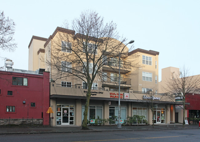 North Admiral in Seattle, WA - Foto de edificio - Building Photo