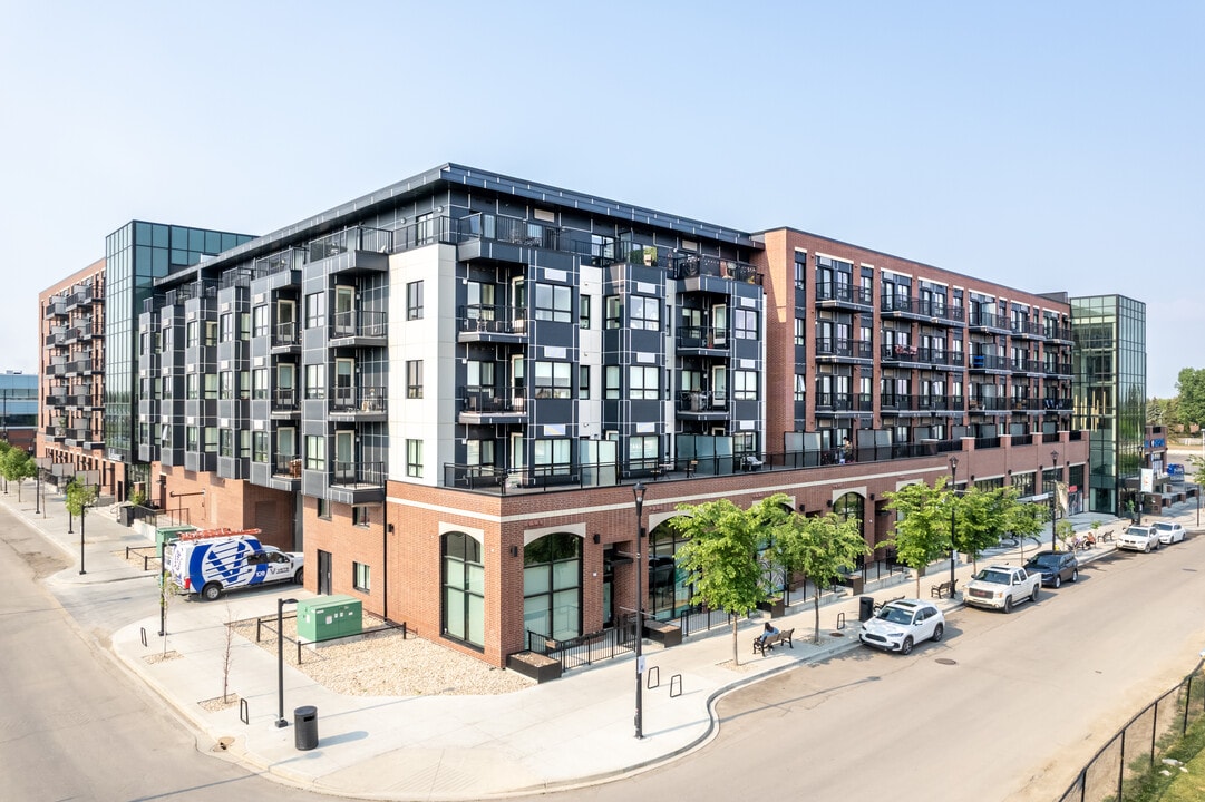 Le Louvre Residences in Edmonton, AB - Building Photo