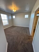4216 McKellen Dr in Herriman, UT - Building Photo - Building Photo