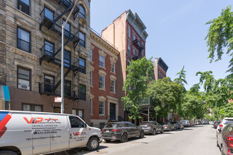 68 E 7th St in New York, NY - Foto de edificio - Building Photo