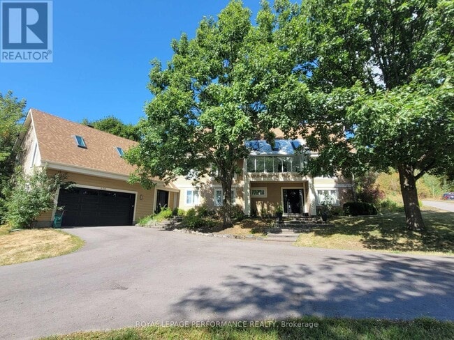 property at 136 Glenncastle Dr