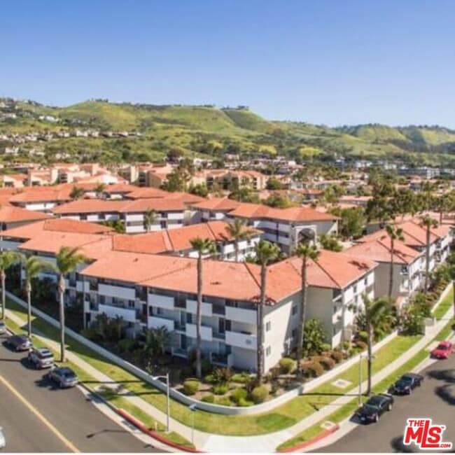 property at 6600 Beachview Dr